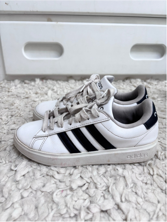 Adidas Shoes - Women's Adidas Sneakers White Black Stripes Size 5 Lace Up Classic